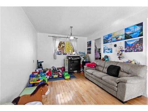 502 Norfolk Place, London, ON - Indoor Photo Showing Living Room