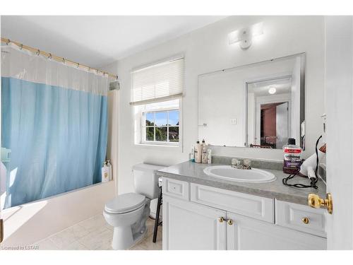 502 Norfolk Place, London, ON - Indoor Photo Showing Bathroom