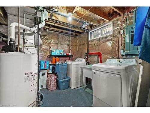 502 Norfolk Place, London, ON - Indoor Photo Showing Laundry Room