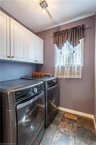 476 Cardigan Drive, London, ON - Indoor Photo Showing Laundry Room
