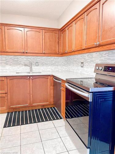 309-1 Jacksway Crescent, London, ON - Indoor Photo Showing Kitchen