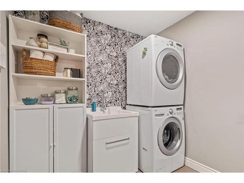 539 Rosecliffe Terrace, London, ON - Indoor Photo Showing Laundry Room