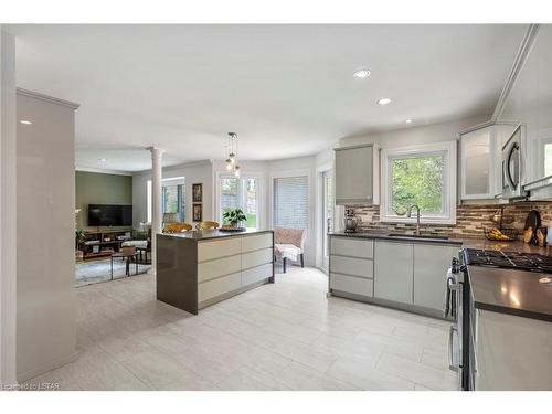 539 Rosecliffe Terrace, London, ON - Indoor Photo Showing Kitchen