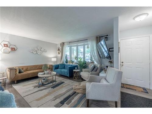 58 Winding Way Crescent, London, ON - Indoor Photo Showing Living Room