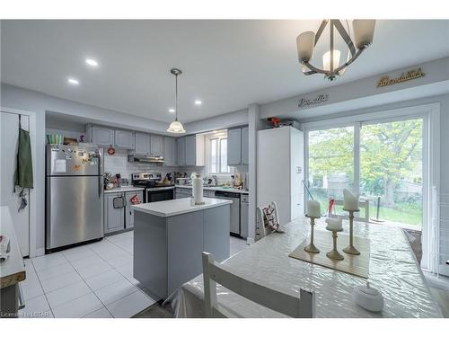 58 Winding Way Crescent, London, ON - Indoor Photo Showing Kitchen