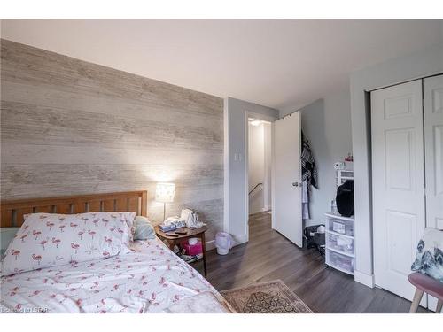 58 Winding Way Crescent, London, ON - Indoor Photo Showing Bedroom