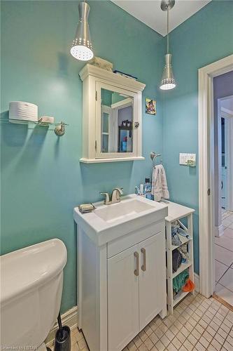 54 Albion Street, London, ON - Indoor Photo Showing Bathroom