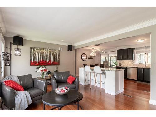 175 Burnside Drive, London, ON - Indoor Photo Showing Living Room
