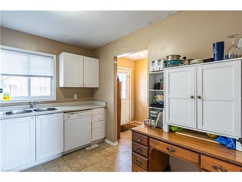 32-190 Fleming Drive, London, ON - Indoor Photo Showing Kitchen With Double Sink