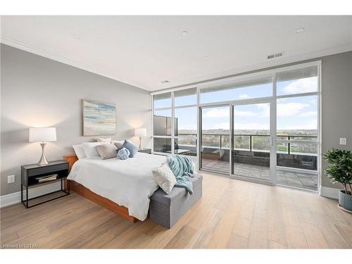 1001-460 Callaway Road, London, ON - Indoor Photo Showing Bedroom