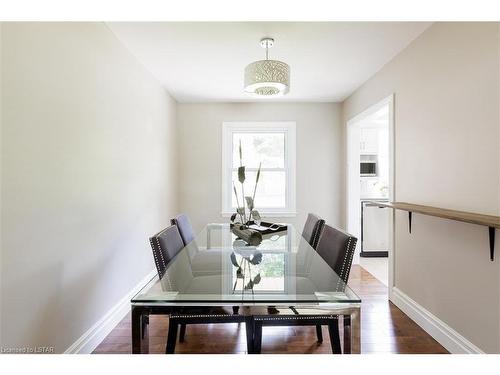 1372 Glenora Drive, London, ON - Indoor Photo Showing Dining Room