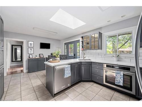650 Donegal Drive, London, ON - Indoor Photo Showing Kitchen