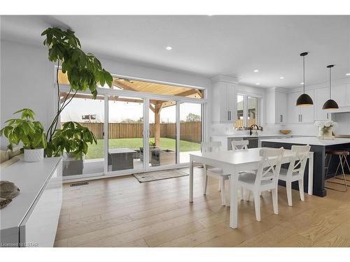 28 Greenbrier Ridge, Dorchester, ON - Indoor Photo Showing Dining Room