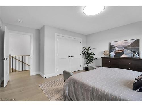 28 Greenbrier Ridge, Dorchester, ON - Indoor Photo Showing Bedroom