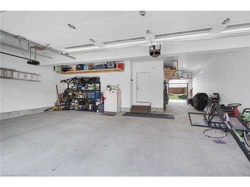 28 Greenbrier Ridge, Dorchester, ON - Indoor Photo Showing Garage