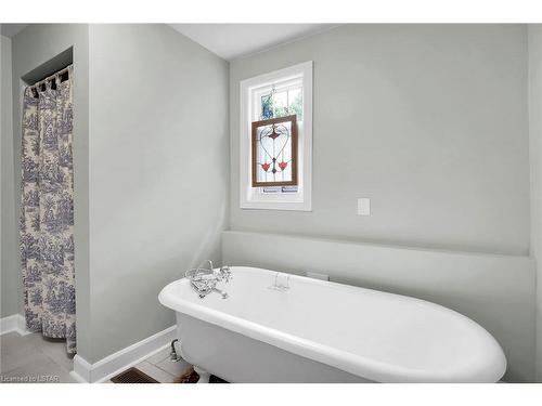 839 Maitland Street, London, ON - Indoor Photo Showing Bathroom