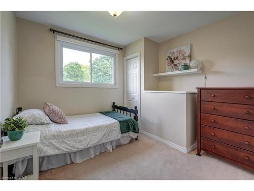 12 Silverdale Crescent, London, ON - Indoor Photo Showing Bedroom