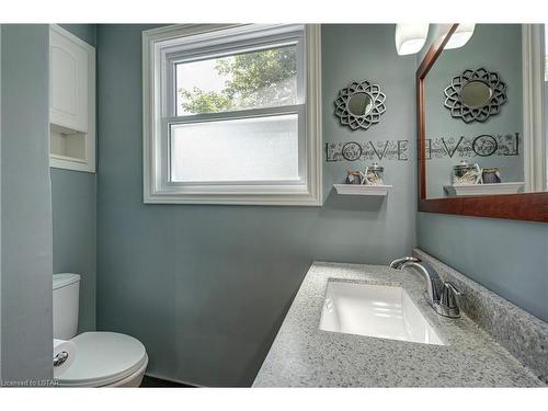 12 Silverdale Crescent, London, ON - Indoor Photo Showing Bathroom
