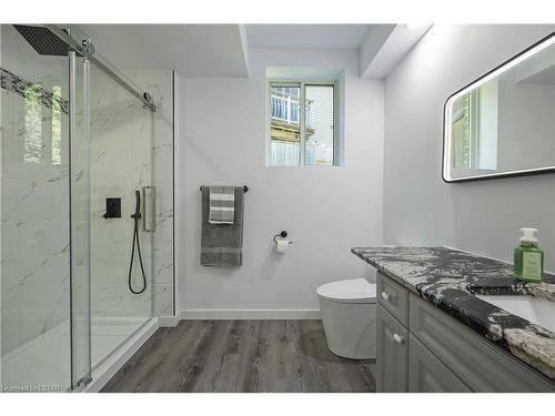 1062 Moy Crescent, London, ON - Indoor Photo Showing Bathroom