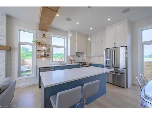 1211 Howlett Circle, London, ON - Indoor Photo Showing Kitchen With Upgraded Kitchen