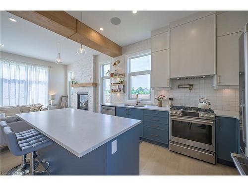 1211 Howlett Circle, London, ON - Indoor Photo Showing Kitchen With Upgraded Kitchen