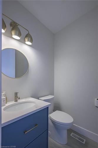 1211 Howlett Circle, London, ON - Indoor Photo Showing Bathroom