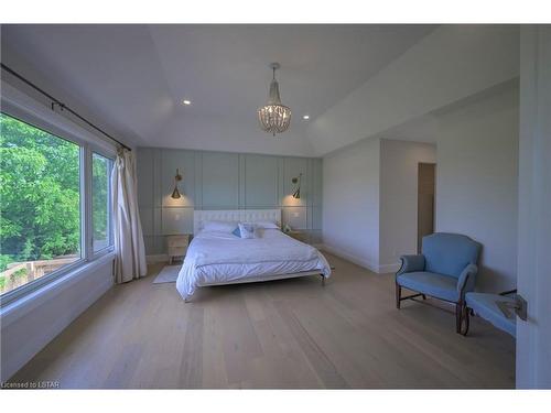 1211 Howlett Circle, London, ON - Indoor Photo Showing Bedroom