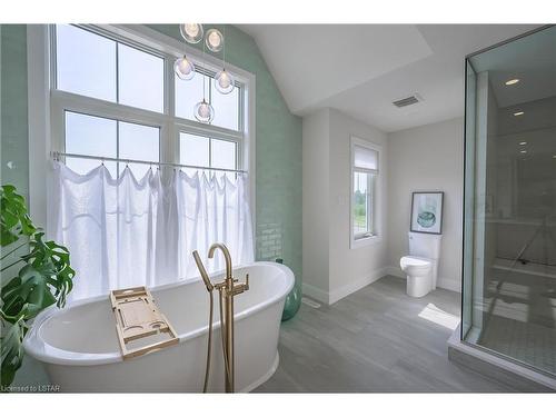 1211 Howlett Circle, London, ON - Indoor Photo Showing Bathroom