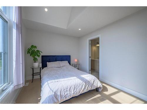 1211 Howlett Circle, London, ON - Indoor Photo Showing Bedroom