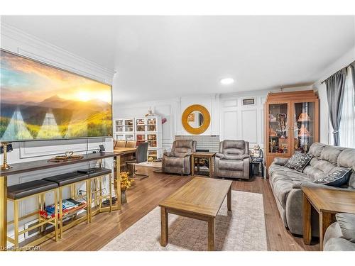 1155 Royal York Road, London, ON - Indoor Photo Showing Living Room