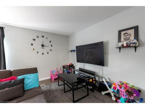 23-217 Martinet Avenue, London, ON - Indoor Photo Showing Living Room