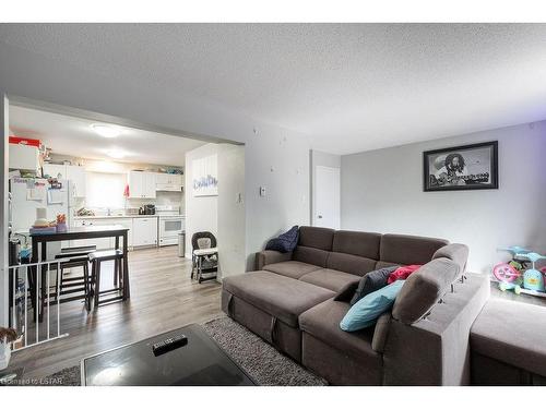 23-217 Martinet Avenue, London, ON - Indoor Photo Showing Living Room