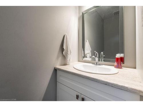 23-217 Martinet Avenue, London, ON - Indoor Photo Showing Bathroom