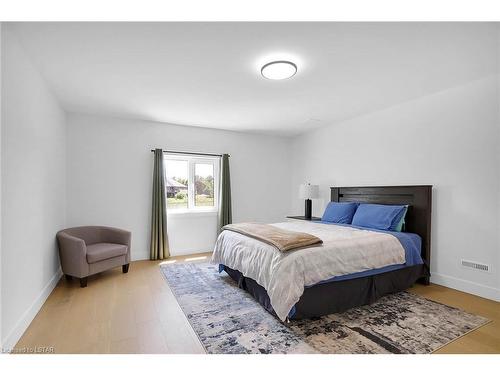 7353 Silver Creek Circle, London, ON - Indoor Photo Showing Bedroom