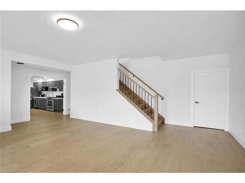 7353 Silver Creek Circle, London, ON - Indoor Photo Showing Living Room