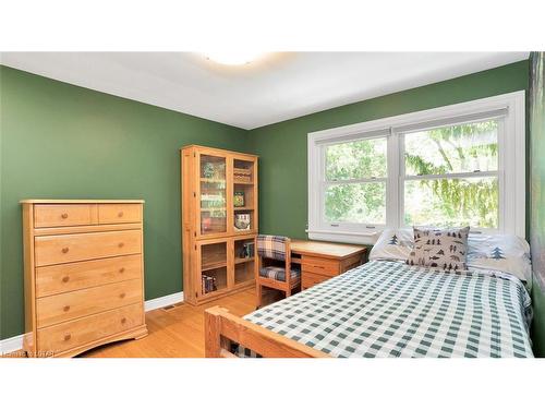 1370 Corley Drive, London, ON - Indoor Photo Showing Bedroom