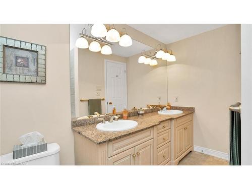 1370 Corley Drive, London, ON - Indoor Photo Showing Bathroom