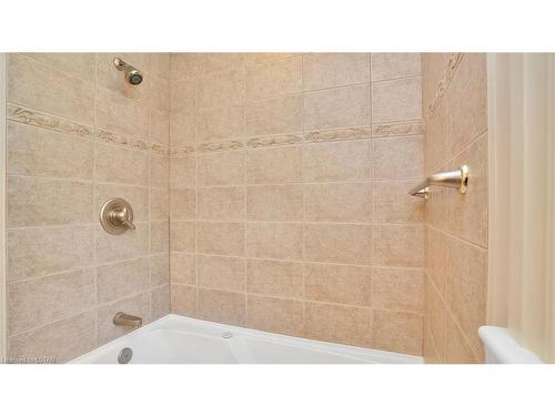 1370 Corley Drive, London, ON - Indoor Photo Showing Bathroom