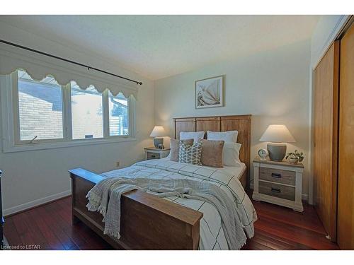 494 Commissioners Road E, London, ON - Indoor Photo Showing Bedroom