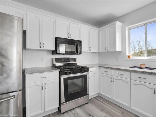 51 Trapper Street, London, ON - Indoor Photo Showing Kitchen