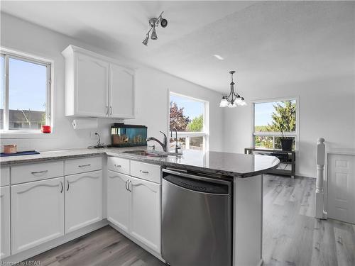 51 Trapper Street, London, ON - Indoor Photo Showing Kitchen
