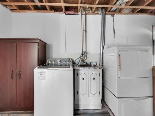 51 Trapper Street, London, ON - Indoor Photo Showing Laundry Room
