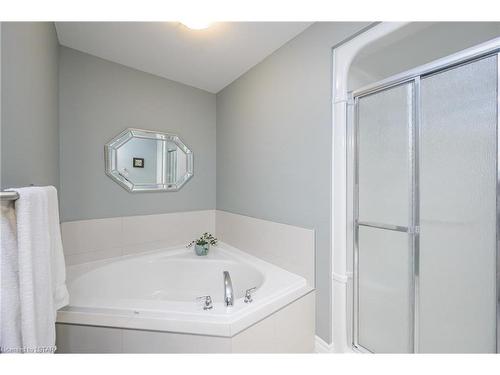 28-2100 Denview Avenue, London, ON - Indoor Photo Showing Bathroom