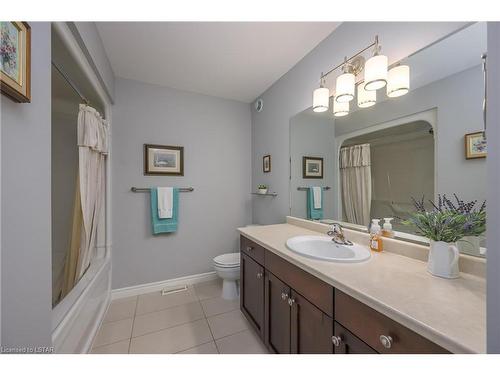 28-2100 Denview Avenue, London, ON - Indoor Photo Showing Bathroom
