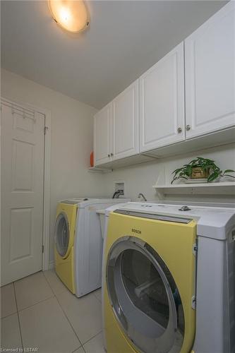 28-2100 Denview Avenue, London, ON - Indoor Photo Showing Laundry Room