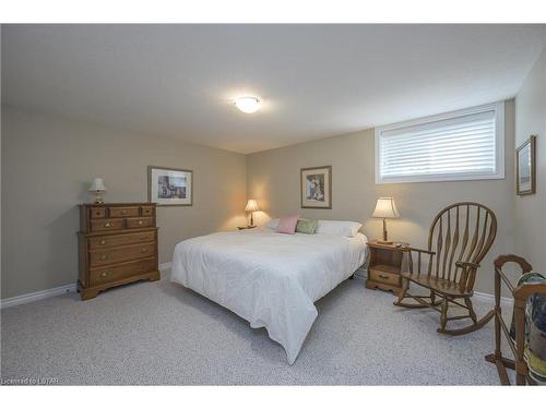 28-2100 Denview Avenue, London, ON - Indoor Photo Showing Bedroom