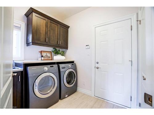 965 Gleneagle Trail, London, ON - Indoor Photo Showing Laundry Room
