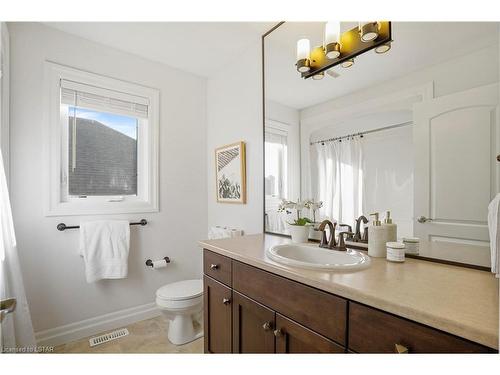 965 Gleneagle Trail, London, ON - Indoor Photo Showing Bathroom
