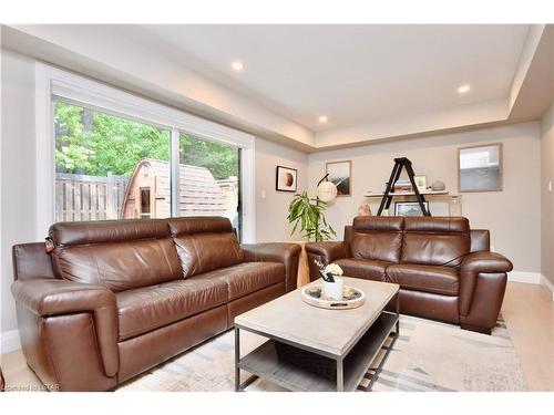 946 Cook Drive Drive, Midland, ON - Indoor Photo Showing Living Room