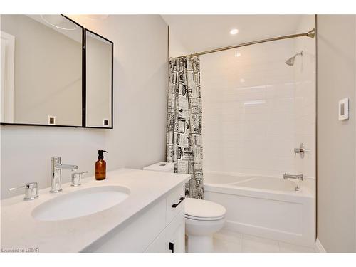 946 Cook Drive Drive, Midland, ON - Indoor Photo Showing Bathroom